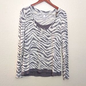 USED ALFANI SLEEPWEAR SHIRT ZEBRA PRINT SIZE MEDIUM